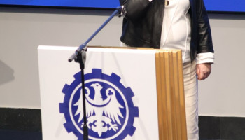 Pani Dyrektor dziękuje za otrzymane wyróżnienie