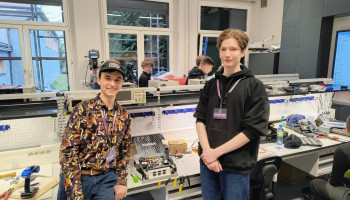 drużyna Łukasz Holon i Filip Ulaczyk (Robot/a Młot/a) z klasy 5BK i 5M