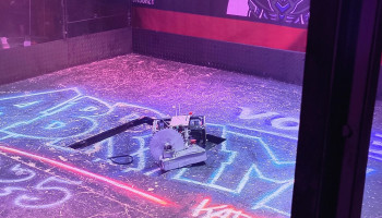 jeden z robotów na polu walki