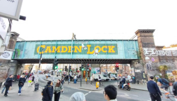 most kolejowy w dzielnicy Comden Town