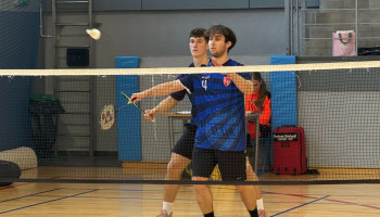 02-	Nasi zawodnicy podczas akcji pod siatką