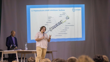 absolwentka szkoły o pracy w firmie