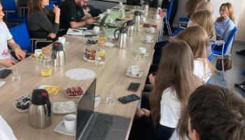 podczas prezentacji projektu w sali UM