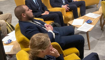 4 uczniów szkoły uczestniczących w HAKATONIE