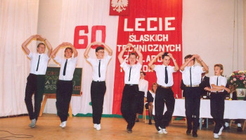 występ w części artystycznej – 7 uczniów prezentuje balet w sekwencji „Jeziora łabędziego”