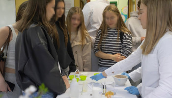 Pracownia chemiczna – pokaz do przygotowania kosmetyków