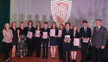 Klasa 1C - wyróżnieni z Dyrekcją i Wychowawczynią