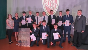 Klasa 3E - wyróżnieni z Dyrekcją i Wychowawcą