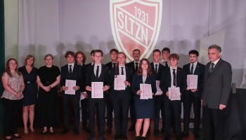 Klasa 4G - wyróżnieni z Dyrekcją i Wychowawczynią