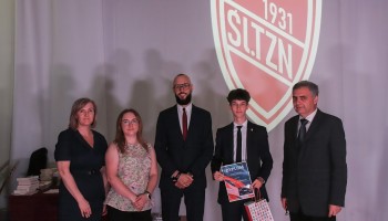 Zwycięzca konkursu z Dyrekcją i nauczycielem