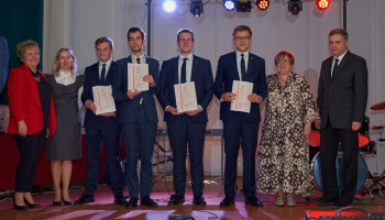 absolwenci 5AN ze świadectwami z wyróżnieniem, Dyrekcja i wychowawczyni