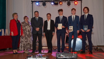 zwycięzcy Szkolnego Konkursu dla najlepszego matematyka maturzysty z nagrodami, Dyrekcja i nauczycielka matematyki