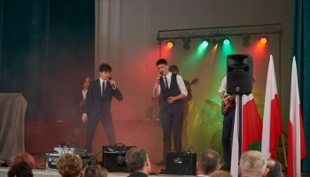 duet solistów w trakcie występu