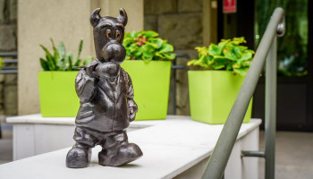 zbliżenie rzeźby – widok Beboka frontalny