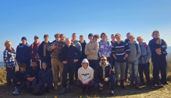 na szlaku, pamiątkowe zdjęcie z opiekunami