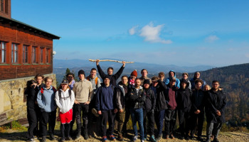 5J zdobywcy gór, przed schroniskiem