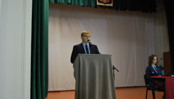 kandydat z 2B prezentujący program wyborczy