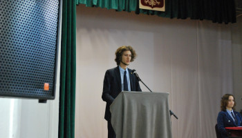 kandydat z 4D w trakcie prezentacji programu wyborczego