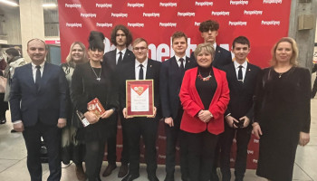 pamiątkowe zdjęcie delegacji Śl.TZN uczestniczącej w gali